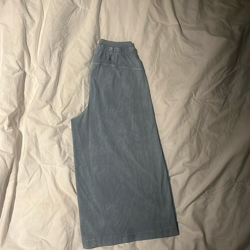 Lululemon wide leg cropped pant. High rise. Light heather blue